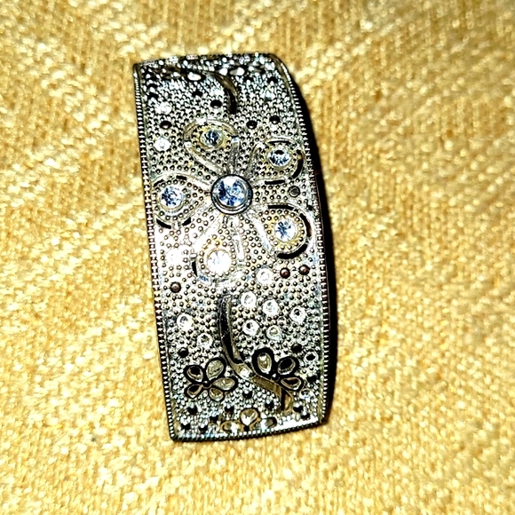 Soft yellow silver, rhinestone studded hair barrette - Picture 2 of 5